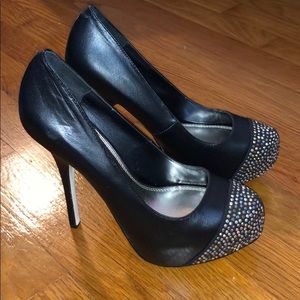 Bakers black pumps